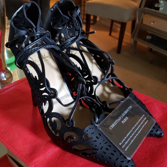 Christian Louboutin Shoes - Christian Louboutin Paris : Black Impera Pumps